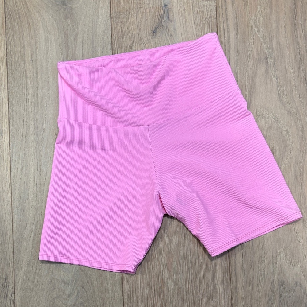 Onzie Ribbed Pink Biker Shorts M/L